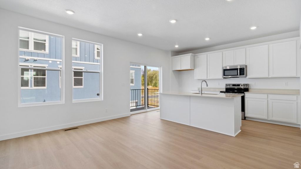Image 7 of property listing at 1483 N 1875 W #160, Layton, UT 84041
