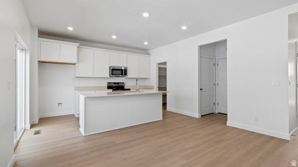 Image 8 of property listing at 1483 N 1875 W #160, Layton, UT 84041