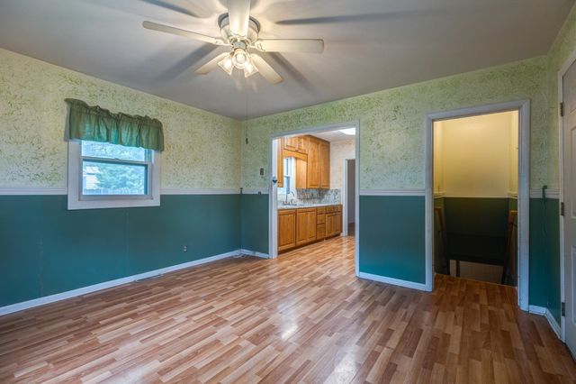 919 N 10th, Salina, KS 67401
