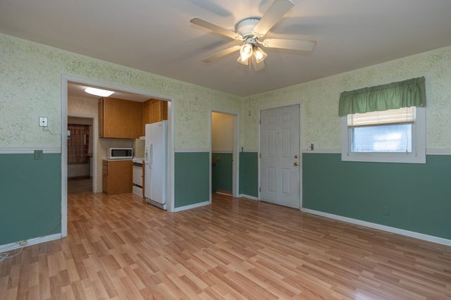 919 N 10th, Salina, KS 67401