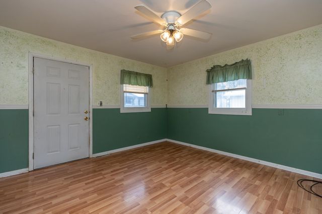 919 N 10th, Salina, KS 67401