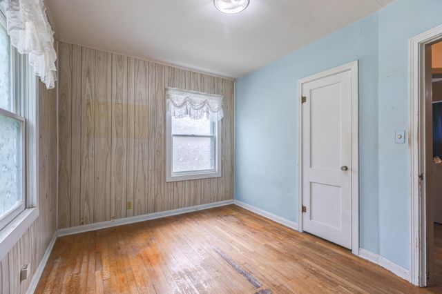 919 N 10th, Salina, KS 67401