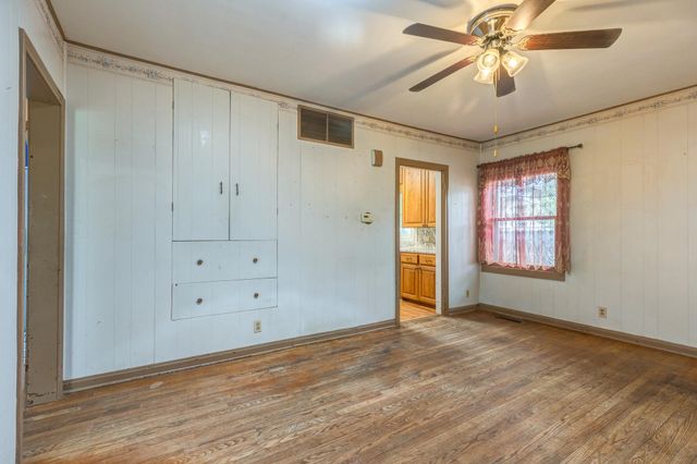 919 N 10th, Salina, KS 67401