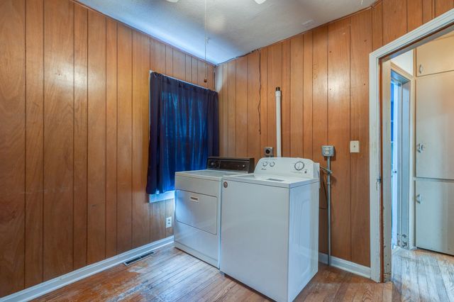 919 N 10th, Salina, KS 67401
