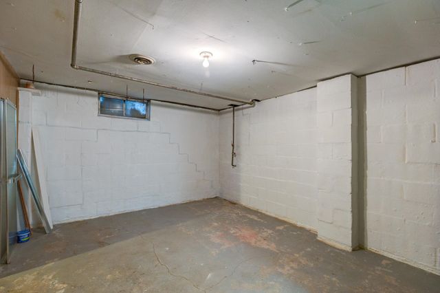 919 N 10th, Salina, KS 67401