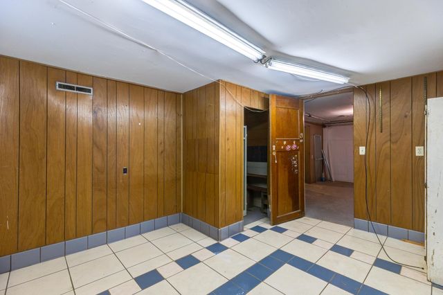 919 N 10th, Salina, KS 67401