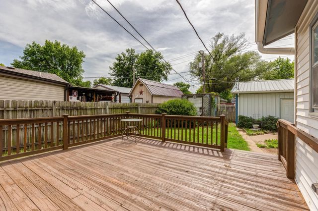 919 N 10th, Salina, KS 67401