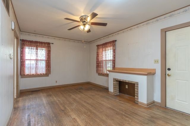 919 N 10th, Salina, KS 67401