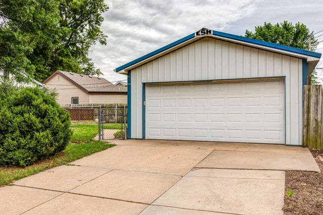 919 N 10th, Salina, KS 67401