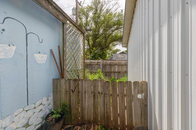 919 N 10th, Salina, KS 67401