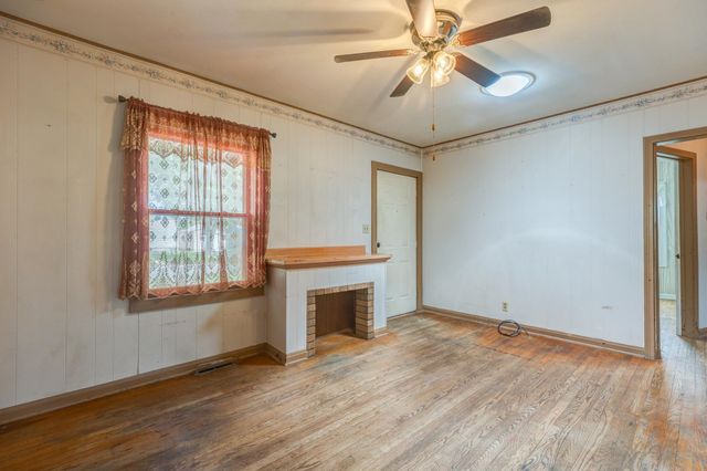 919 N 10th, Salina, KS 67401