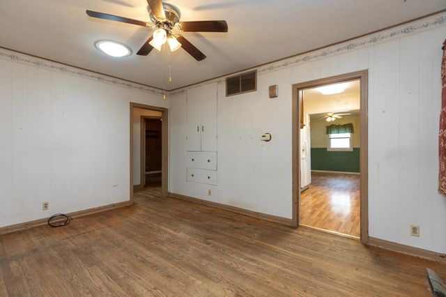 919 N 10th, Salina, KS 67401