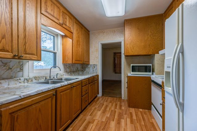 919 N 10th, Salina, KS 67401