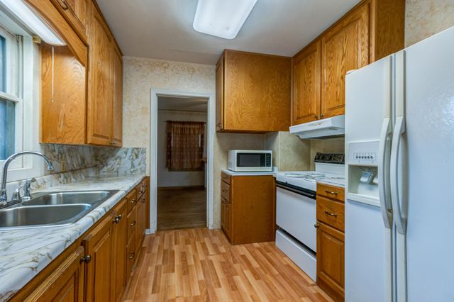 919 N 10th, Salina, KS 67401