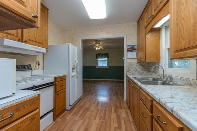 919 N 10th, Salina, KS 67401
