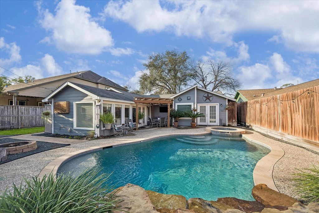 1423 Richelieu Lane, Houston, TX 77018