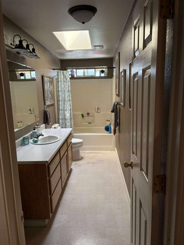 4260 Lakeview Dr, Ione, CA 95640