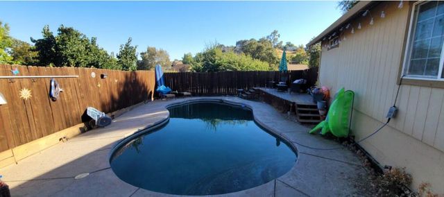 4260 Lakeview Dr, Ione, CA 95640