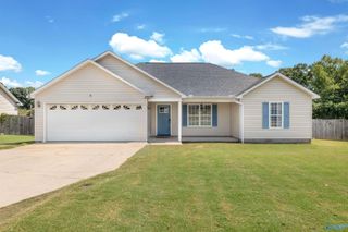102 Meadowlark Drive, Hartselle, AL 35640