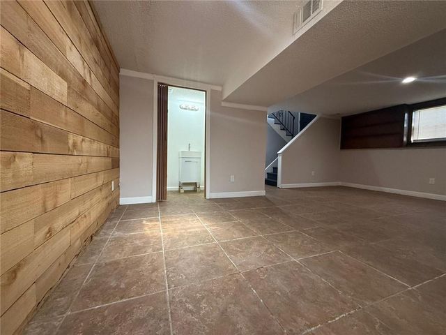 10342 Tullis Avenue, Kansas City, MO 64134