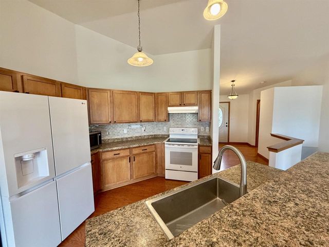 4011 Creekside Drive, Janesville, WI 53548
