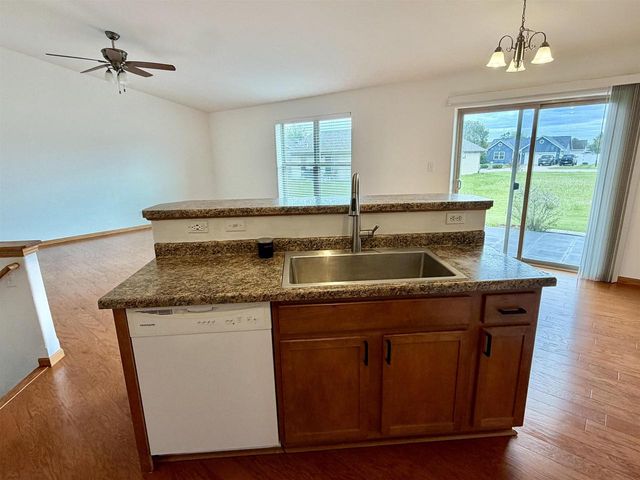 4011 Creekside Drive, Janesville, WI 53548