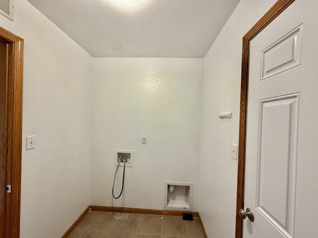 4011 Creekside Drive, Janesville, WI 53548