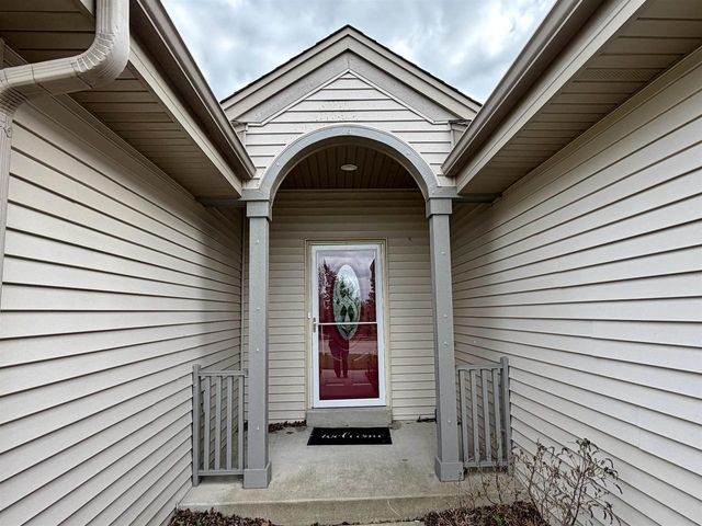 4011 Creekside Drive, Janesville, WI 53548
