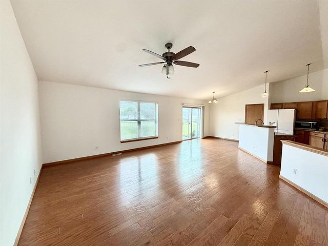 4011 Creekside Drive, Janesville, WI 53548