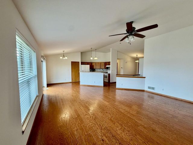 4011 Creekside Drive, Janesville, WI 53548