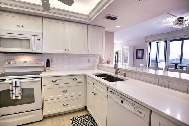 627 ALHAMBRA ROAD 701, Venice, FL 34285