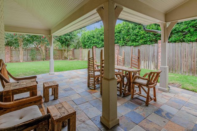 18934 E Pinnacle Cir, Saint George, LA 70810