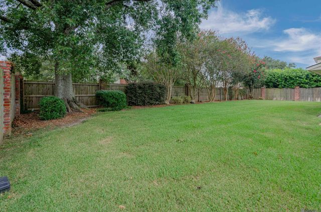 18934 E Pinnacle Cir, Saint George, LA 70810