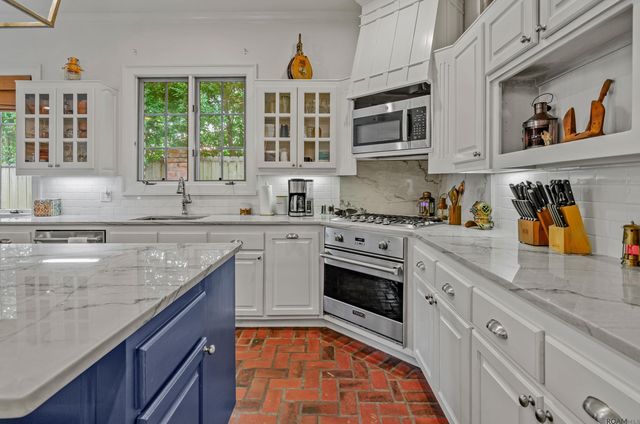 18934 E Pinnacle Cir, Saint George, LA 70810