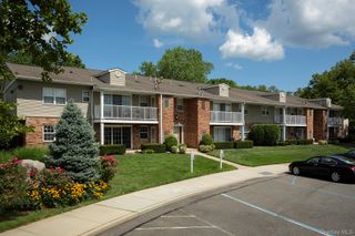 55 Westwood Drive 90, Westbury, NY 11590