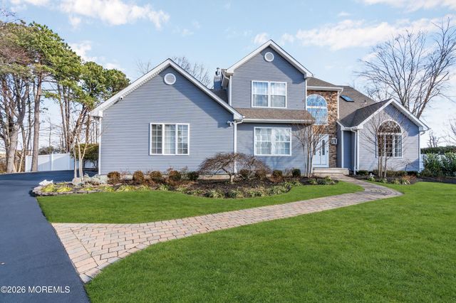 107 Waters Edge Court, Brick, NJ 08724