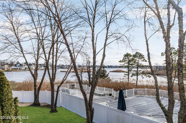 107 Waters Edge Court, Brick, NJ 08724