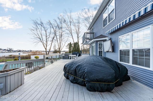 107 Waters Edge Court, Brick, NJ 08724