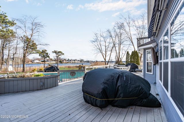 107 Waters Edge Court, Brick, NJ 08724