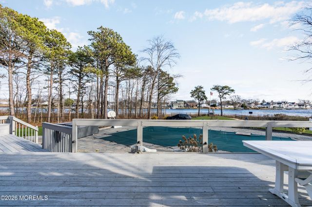 107 Waters Edge Court, Brick, NJ 08724