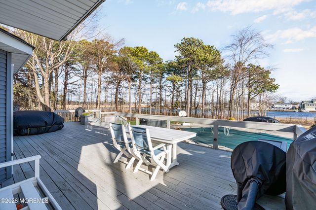 107 Waters Edge Court, Brick, NJ 08724