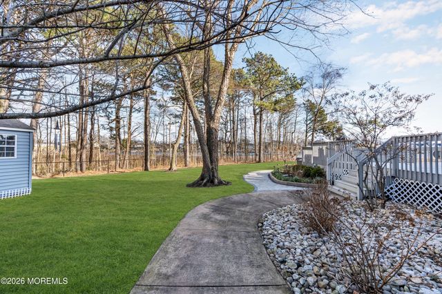 107 Waters Edge Court, Brick, NJ 08724