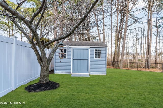 107 Waters Edge Court, Brick, NJ 08724