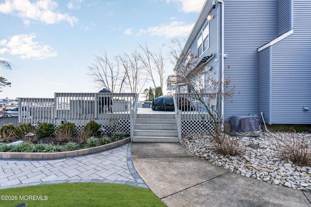 107 Waters Edge Court, Brick, NJ 08724