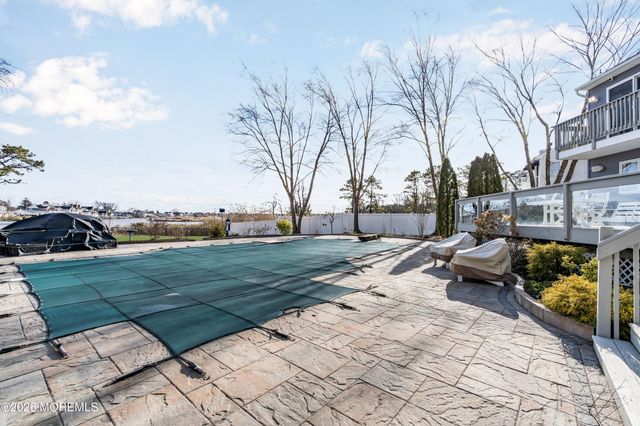 107 Waters Edge Court, Brick, NJ 08724