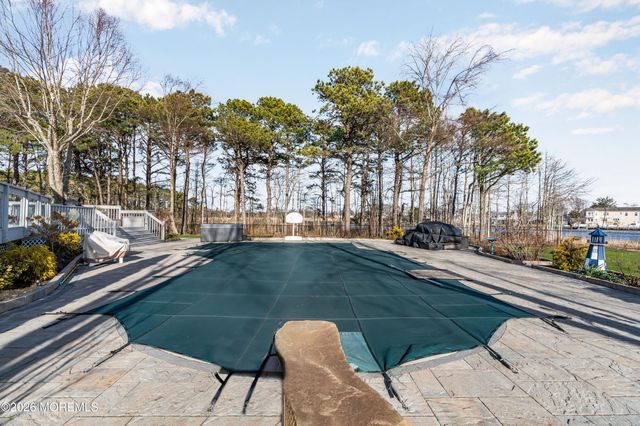 107 Waters Edge Court, Brick, NJ 08724