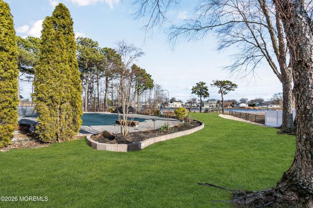 107 Waters Edge Court, Brick, NJ 08724