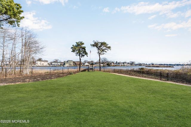 107 Waters Edge Court, Brick, NJ 08724