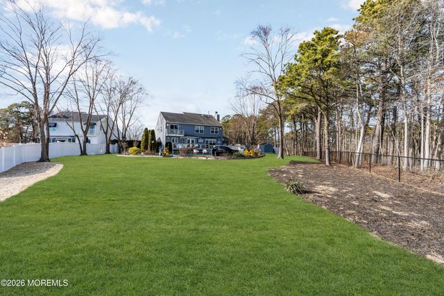 107 Waters Edge Court, Brick, NJ 08724