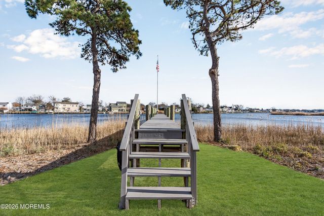 107 Waters Edge Court, Brick, NJ 08724